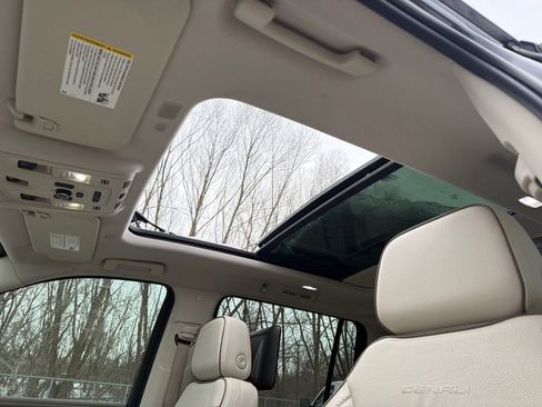 Used 2021 GMC Yukon XL Denali w/ Denali Premium Package image 17