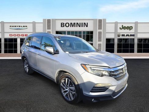 Used 2018 Honda Pilot Touring image 2