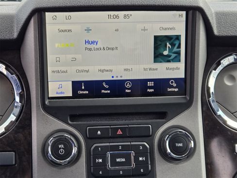 Used 2015 Ford F250 Platinum w/ FX4 Off-Road Package image 16