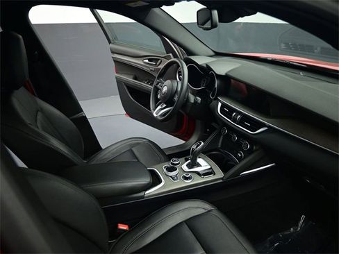 Used 2022 Alfa Romeo Stelvio Ti image 40