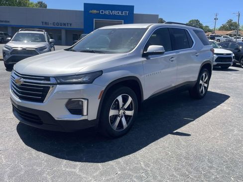 Used 2022 Chevrolet Traverse LT w/ LT Premium Package image 7