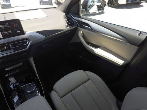 Used 2025 BMW X4 xDrive30i AWD/4WD image 16