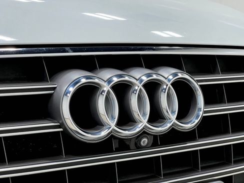 Used 2015 Audi S8 AWD/4WD image 40