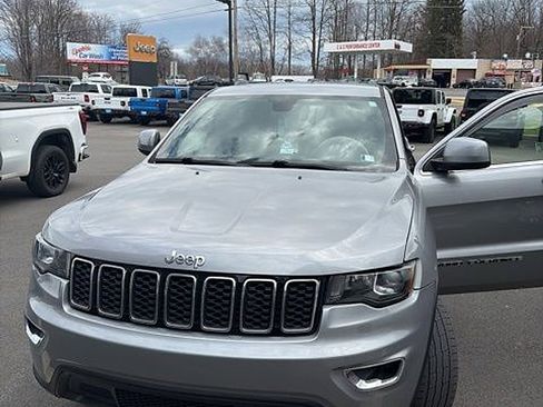 Used 2018 Jeep Grand Cherokee Laredo AWD/4WD image 1