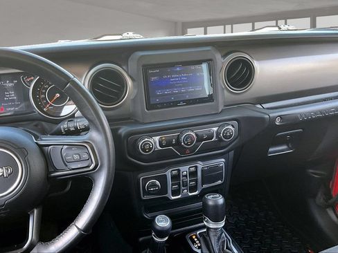 Used 2018 Jeep Wrangler Unlimited Sport S AWD/4WD image 9