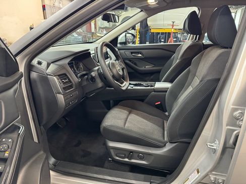 Used 2024 Nissan Rogue SV AWD/4WD image 13