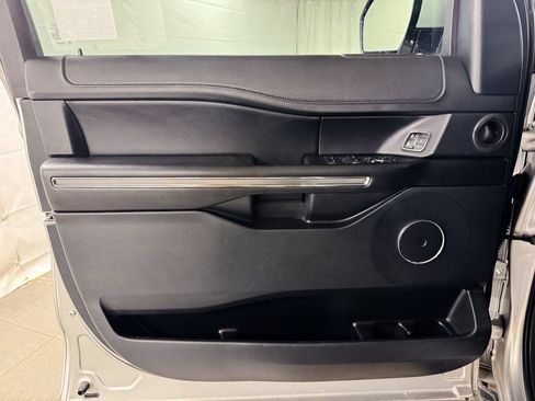 Used 2019 Ford Expedition XLT w/ Equipment Group 202A AWD/4WD image 13