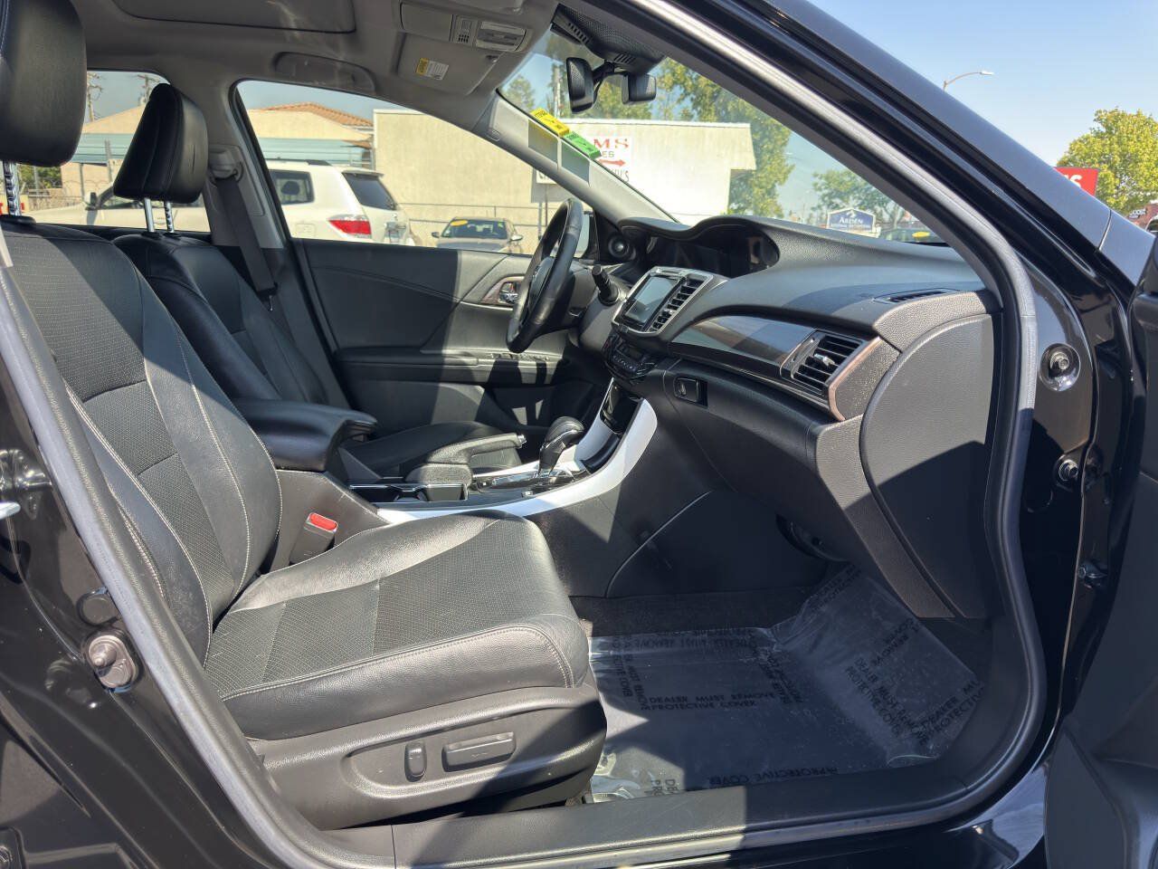 Used 2017 Honda Accord Touring image 13