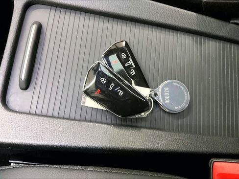 Used 2022 Volkswagen ID.4 Pro S w/ Gradient Package image 13