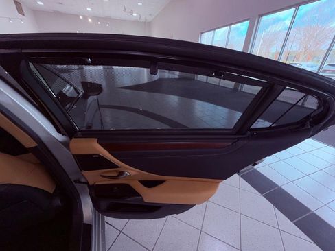 Certified 2025 Lexus ES 300h Ultra Luxury w/ Accessory Package (Z1) image 18