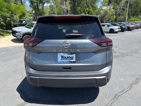 Used 2024 Nissan Rogue SV AWD/4WD image 4