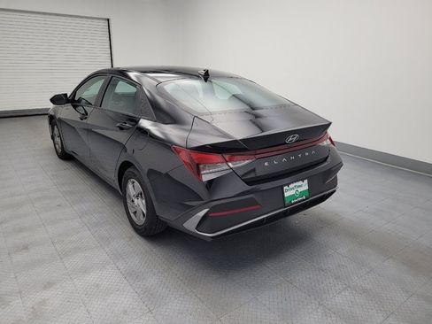 Used 2025 Hyundai Elantra SE w/ Cargo Package FWD image 5
