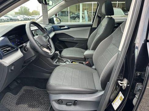Certified 2024 Volkswagen Taos SE w/ Panoramic Sunroof Package AWD/4WD image 14