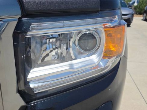 Used 2021 GMC Canyon AT4 w/ Driver Alert Package AWD/4WD image 9