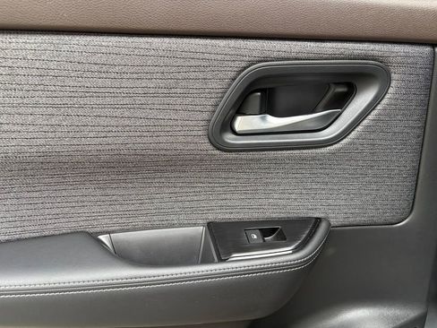 Certified 2023 Nissan Rogue SV image 26