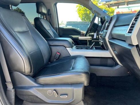Used 2017 Ford F250 Lariat w/ Chrome Package image 12