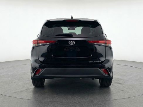 Used 2025 Toyota Highlander LE image 7