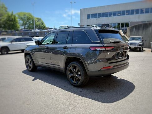 New 2026 Jeep Grand Cherokee Limited w/ Limited Altitude Package AWD/4WD image 12