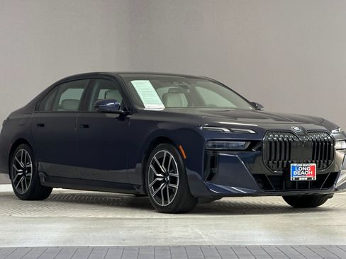 Certified 2023 BMW 740i RWD image 7