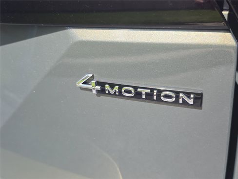 Used 2024 Volkswagen Atlas Peak Edition SEL AWD/4WD image 4