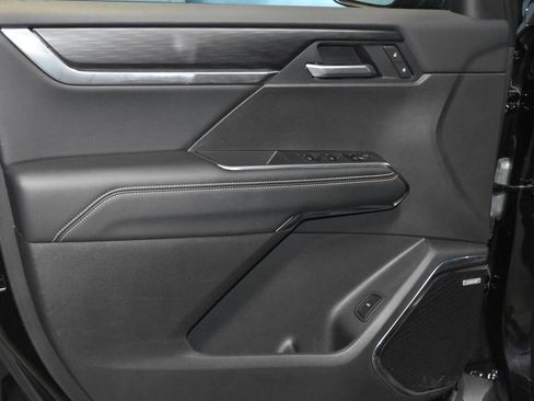 Used 2025 GMC Acadia Elevation image 4