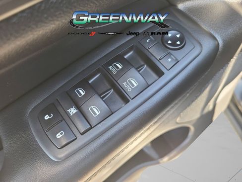 Used 2019 Jeep Grand Cherokee Laredo w/ Laredo X Package image 15