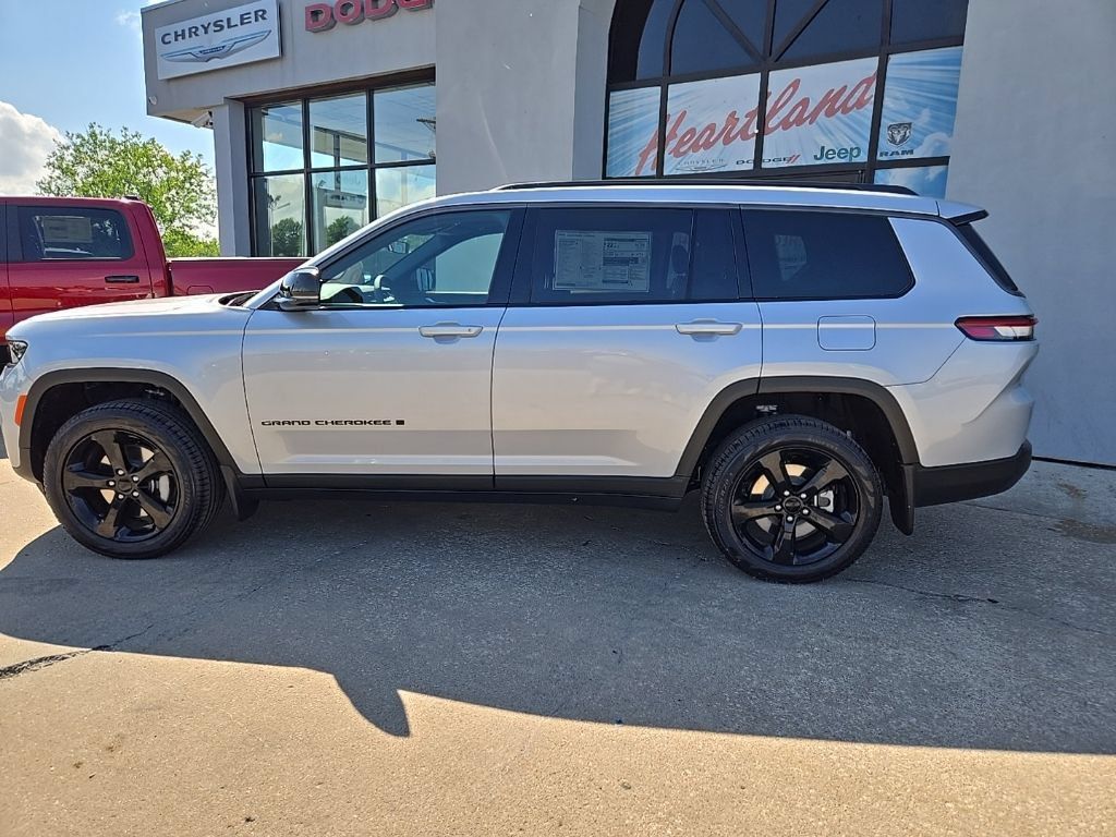 New 2026 Jeep Grand Cherokee L Limited w/ Limited Altitude Package AWD/4WD image 5