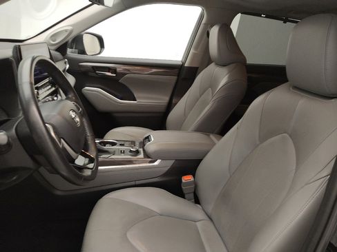 Used 2022 Toyota Highlander Limited image 17