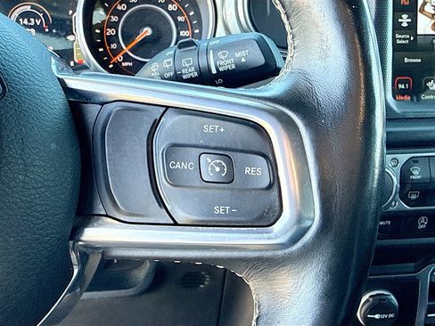 Used 2020 Jeep Wrangler Unlimited Sahara image 35