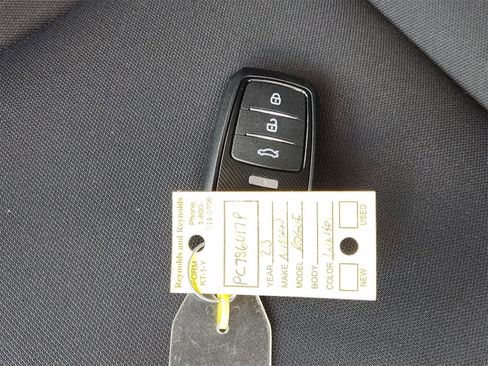 Used 2023 Nissan Rogue S image 31