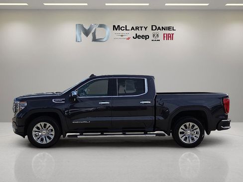 Used 2025 GMC Sierra 1500 Denali w/ Technology Package AWD/4WD image 3