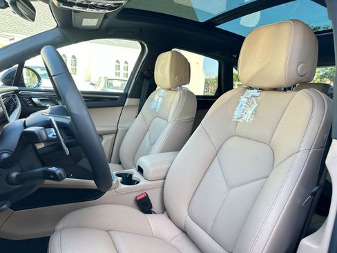Used 2026 Porsche Macan image 5