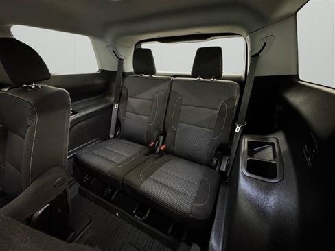 Used 2022 GMC Acadia SLE w/ Driver Convenience Package FWD image 19