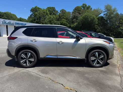 Used 2021 Nissan Rogue Platinum AWD/4WD image 3