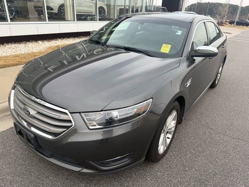 Used 2016 Ford Taurus SEL image 2