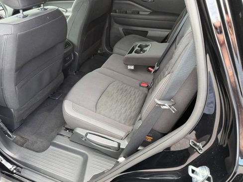 Used 2025 Nissan Pathfinder SV FWD image 18
