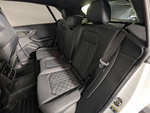 Used 2023 Audi SQ8 Prestige AWD/4WD image 23