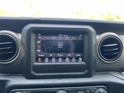 Used 2021 Jeep Gladiator Sport AWD/4WD image 22