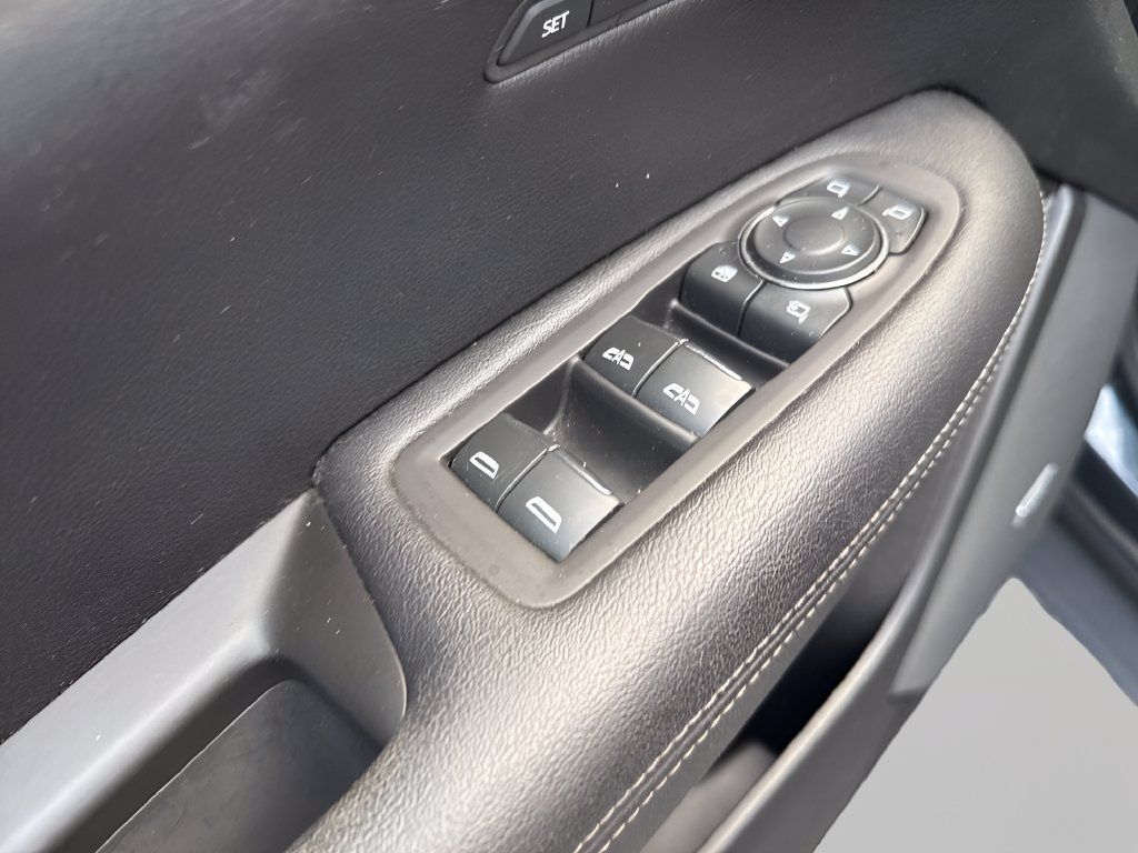 Used 2020 Cadillac XT5 Premium Luxury w/ LPO, Floor Liner Package AWD/4WD image 14