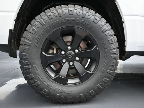Used 2023 RAM 1500 Laramie AWD/4WD image 18