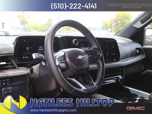 Used 2025 Chevrolet Suburban LT RWD image 12