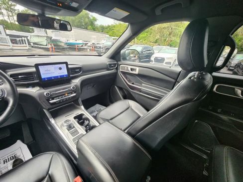 Used 2020 Ford Explorer XLT w/ Equipment Group 202A image 13