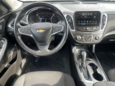 Used 2018 Chevrolet Malibu LT FWD image 16