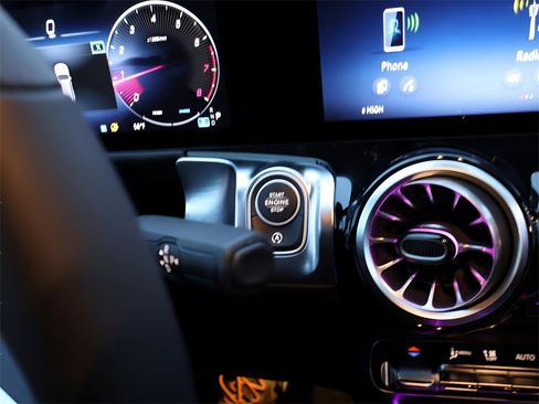 New 2025 Mercedes-Benz GLB 250 4MATIC image 28