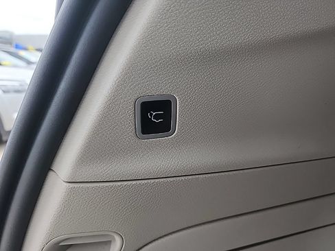 Used 2022 Chrysler Pacifica Touring-L w/ Uconnect Theater Family Group FWD image 46