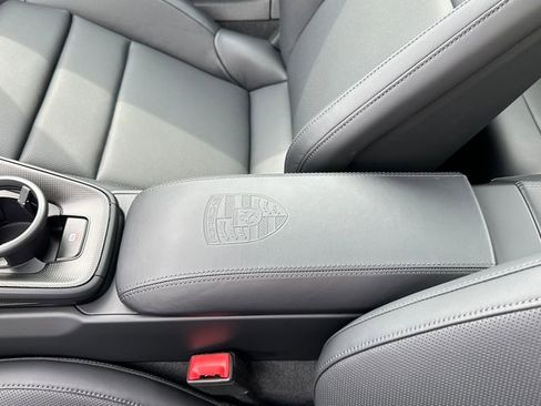 Used 2025 Porsche 911 Carrera image 13