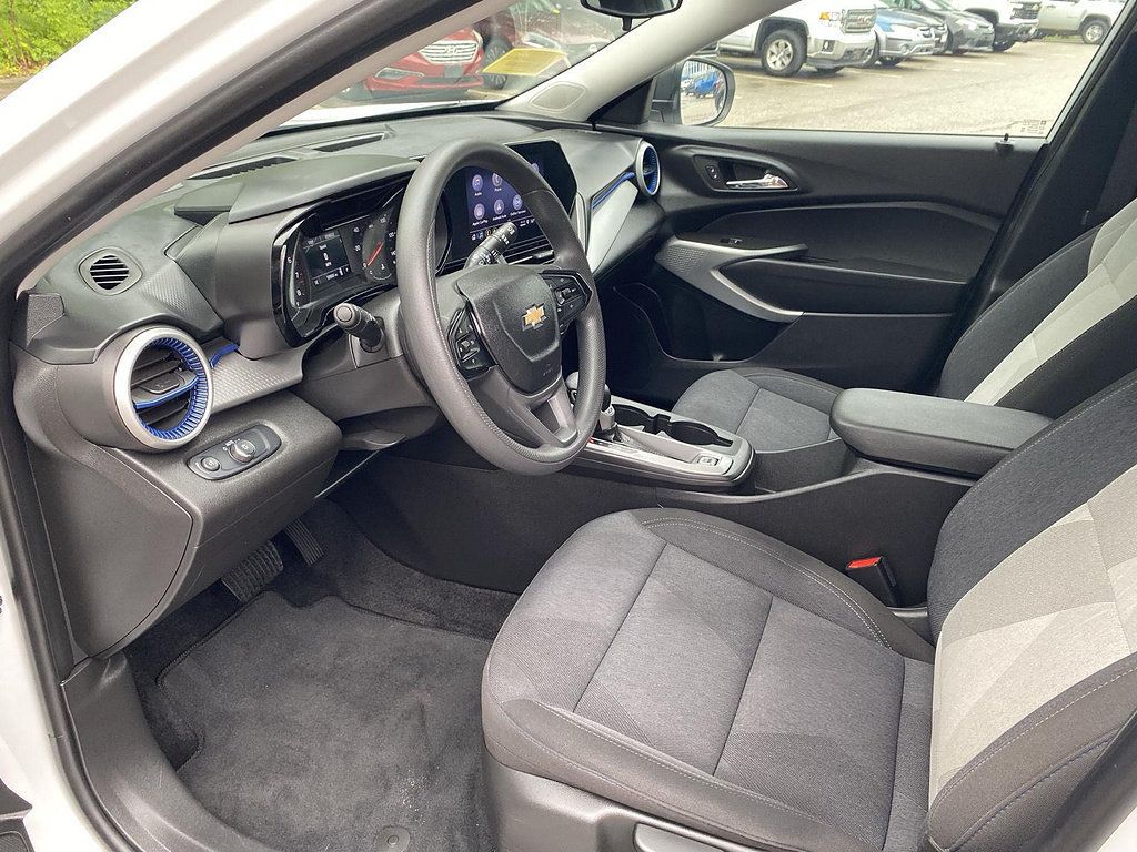 Certified 2024 Chevrolet Trax LS FWD image 31