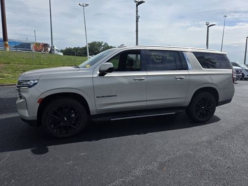 Used 2021 Chevrolet Suburban LT RWD image 9