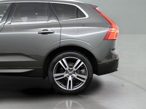 Used 2019 Volvo XC60 T5 Momentum w/ Multimedia Package image 38
