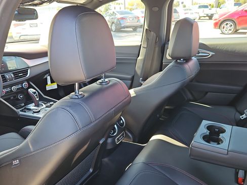 Used 2024 Alfa Romeo Giulia image 7